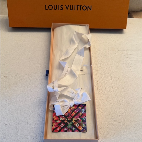 Louis Vuitton Monogram Tie - Picture 11 of 15